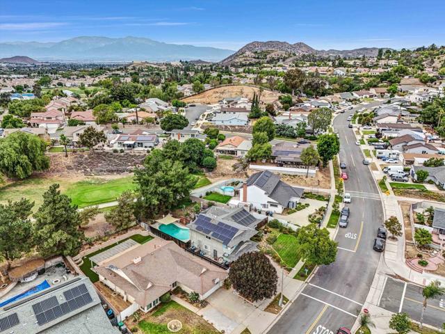 1521 Del Norte Dr, Corona CA: https://media.crmls.org/mediaz/a6786c01-cdf6-4f57-a0a4-28e902cecd89.jpg