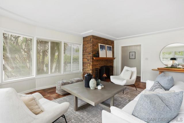 6307 Via Maria, La Jolla CA: https://media.crmls.org/mediaz/a678baa9-24a8-4036-a3fb-fe7103d2ce41.jpg