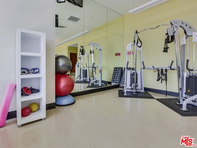 1155 S Grand Avenue, Los Angeles CA: https://media.crmls.org/mediaz/a678bc37-4e11-4f65-b1be-10f08166b012.jpg