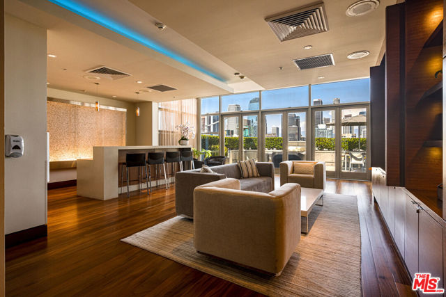 1155 S Grand Avenue, Los Angeles CA: https://media.crmls.org/mediaz/a6790787-c8a8-44b4-8c50-f7a969e1fd79.jpg