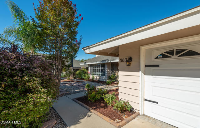 363 Larcom Street, Thousand Oaks CA: https://media.crmls.org/mediaz/a679211f-1271-4608-8567-55929696ebfc.jpg