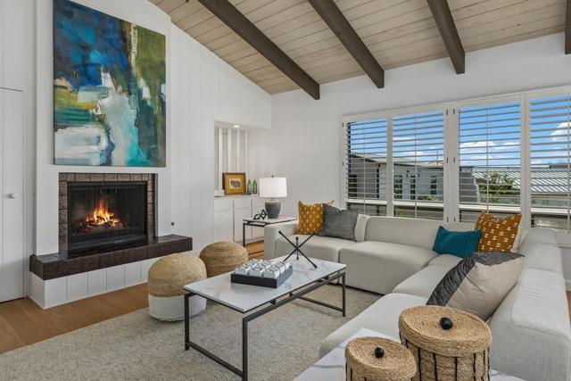 335 Fern Glen, La Jolla CA: https://media.crmls.org/mediaz/a67930e5-08a8-4e07-b432-61e9c152dc67.jpg