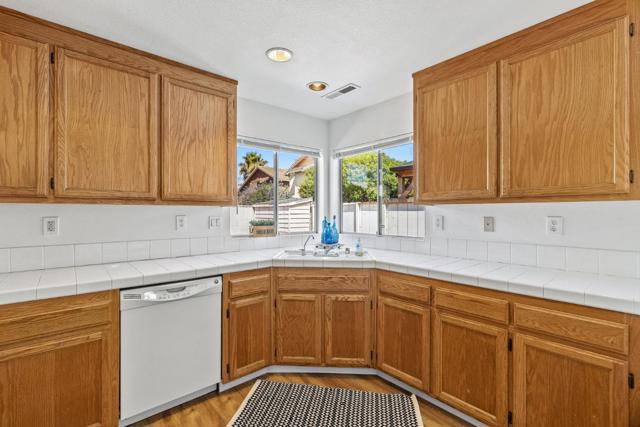 910 Cortina Way, Salinas CA: https://media.crmls.org/mediaz/a67950d5-fc2d-47fb-a4f9-3f3b225d8780.jpg