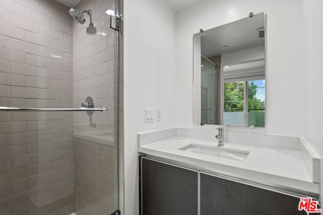 429 N Hayworth Avenue, Los Angeles CA: https://media.crmls.org/mediaz/a6798973-e574-4f8e-bf75-7f0f189a3ae1.jpg