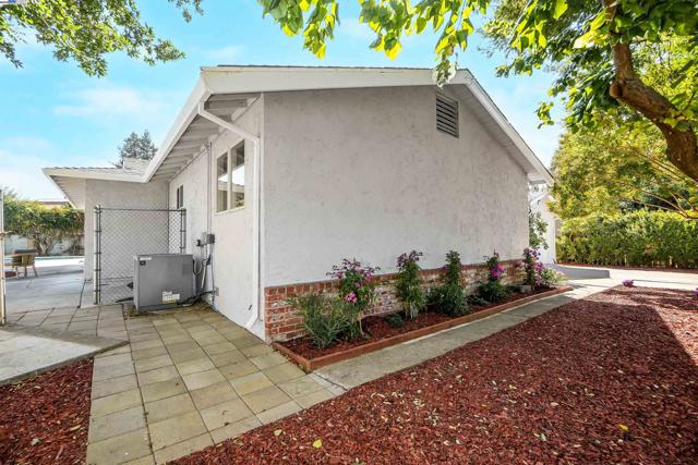 1662 Dorchester Pl, Concord CA: https://media.crmls.org/mediaz/a679ab2e-7ecc-49e4-9bd9-f46d25809aa1.jpg