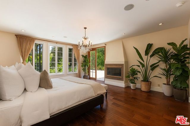 15401 Brownwood Place, Los Angeles CA: https://media.crmls.org/mediaz/a67a7914-6b4b-41d9-b927-38ac938a5bce.jpg