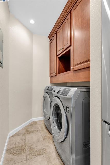 7602 Arbor Creek Cir, Dublin CA: https://media.crmls.org/mediaz/a67a8f8a-359b-4a6c-9ab3-e5c984bdc59d.jpg