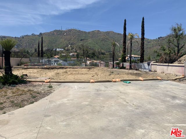 23309 W Paloma Blanca Drive, Malibu CA: https://media.crmls.org/mediaz/a67ac5d7-2168-4f6c-9ebf-ef817d064808.jpg