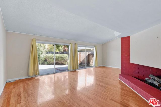 16739 Archwood Street photo 8