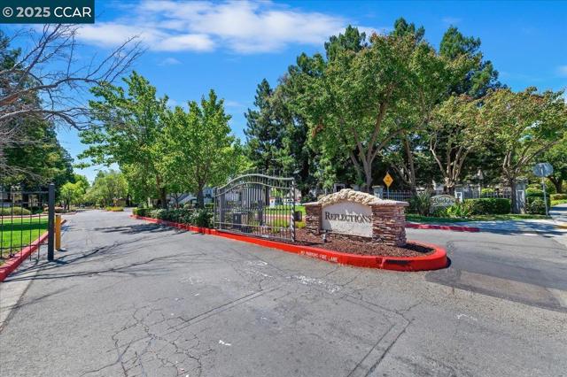 115 Reflections Dr, San Ramon CA: https://media.crmls.org/mediaz/a67b3fe8-f9e9-4b5c-a952-a0653fe4c396.jpg