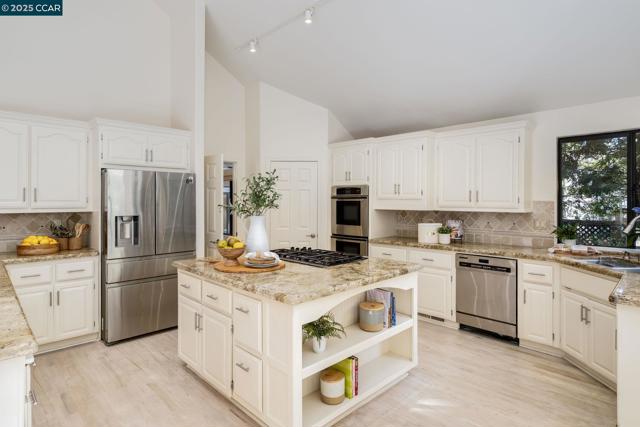 3363 Deer Hollow Drive, Danville CA: https://media.crmls.org/mediaz/a67c1777-f5ff-4c6f-aa6a-f073a97b504d.jpg