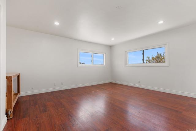 1628 Lone Oak Rd, Vista CA: https://media.crmls.org/mediaz/a67c666b-f438-4463-bbd0-c2892df90b20.jpg