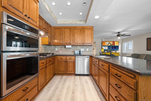 1572 Roma Dr, Vista CA: https://media.crmls.org/mediaz/a67c7f89-e213-4edc-8f8f-fd0115017f26.jpg