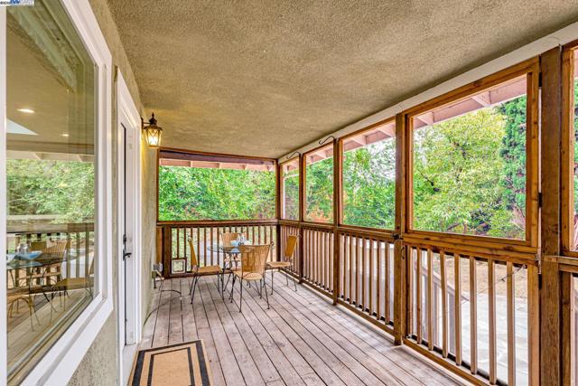 6703 Crow Canyon Rd, Castro Valley CA: https://media.crmls.org/mediaz/a67cceda-dedf-4e07-a3e1-ba4f56d12b15.jpg