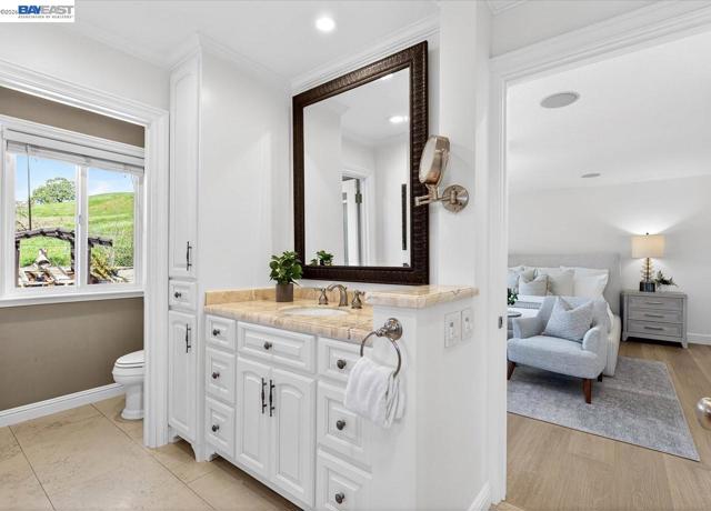 Image 22 of 60 For 976 Richard Ln