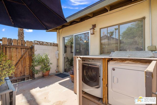 587 S Calle Ajo, Palm Springs CA: https://media.crmls.org/mediaz/a67d5b08-d379-4b11-8585-c3e070e70f19.jpg