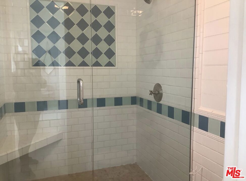 https://media.crmls.org/mediaz/a67d6369-56f3-4222-8d43-de80796dc58c.jpg?preset=X-Large