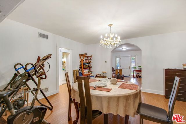 7231 Vanalden Avenue, Reseda CA: https://media.crmls.org/mediaz/a67dce71-106d-4242-a5e6-fa2f795e04b9.jpg