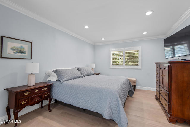 364 Longwood Court, Thousand Oaks CA: https://media.crmls.org/mediaz/a67dddf0-7760-48ba-bd9d-309aa78b3587.jpg