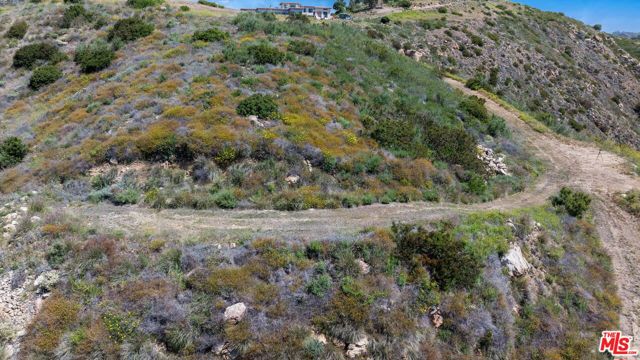 4250 Decker Edison Road, Malibu CA: https://media.crmls.org/mediaz/a67e348c-68fe-45d6-94ba-2e7e09ae1458.jpg