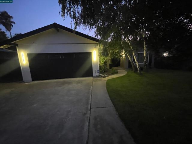 120 E Lake Drive, Antioch CA: https://media.crmls.org/mediaz/a67e41fc-79e9-4400-abea-b5b3c0fceded.jpg