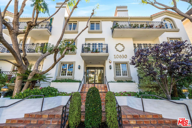 10630 Eastborne Avenue, Los Angeles CA: https://media.crmls.org/mediaz/a67e6664-7182-4d37-bdf1-fe11b4578950.jpg