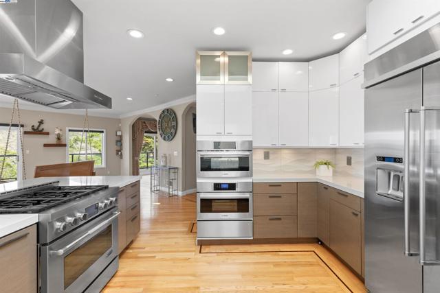 674 Corona Dr, Pacifica CA: https://media.crmls.org/mediaz/a67f1f31-d3c7-4579-be27-76075e71d0d4.jpg