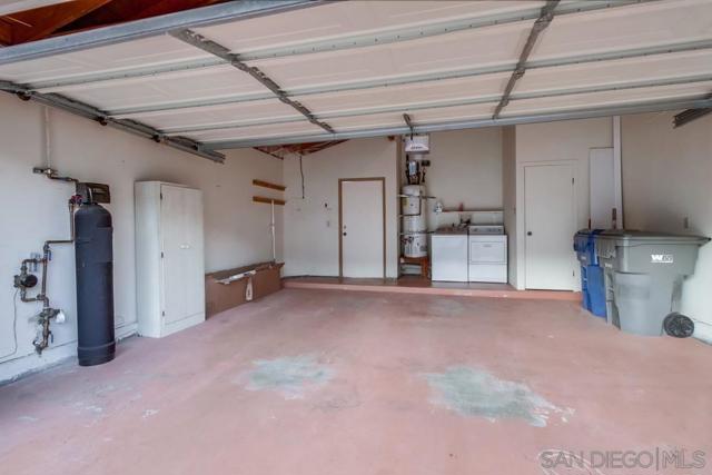 12242 Paseo Lucido, San Diego CA: https://media.crmls.org/mediaz/a67faf59-34a7-4526-8d45-8d20f14ee9bc.jpg