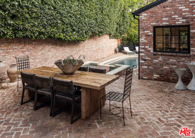 1524 Sunset Plaza Drive, Los Angeles CA: https://media.crmls.org/mediaz/a67fbabf-1f4d-4993-ad79-01dea1ac7fd0.jpg