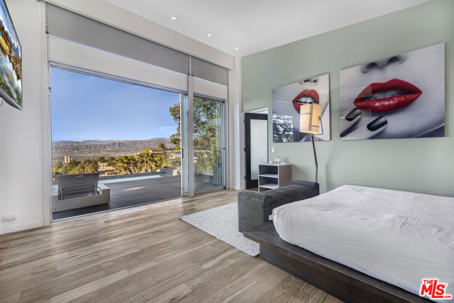 7275 Mulholland Drive, Los Angeles CA: https://media.crmls.org/mediaz/a67fff97-7e04-4929-991d-0b6452069f14.jpg