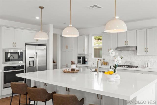 1457 Natalia Court, Escondido CA: https://media.crmls.org/mediaz/a68284ff-3fbf-4003-8726-19794f57eb09.jpg