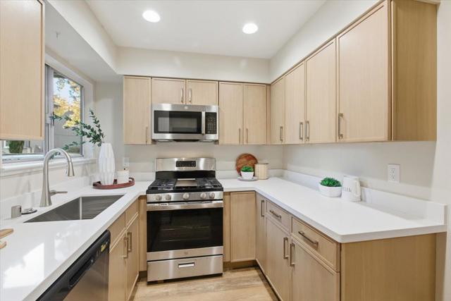 1542 Canna Court, Mountain View CA: https://media.crmls.org/mediaz/a6829c98-7624-44ab-8a26-3bbc8f9cfee8.jpg