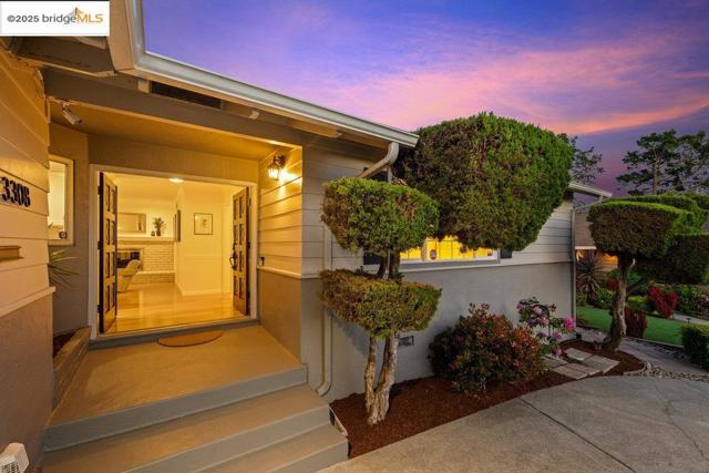 3308 Ahern CT, Richmond CA: https://media.crmls.org/mediaz/a682a59c-ba39-4aa0-b251-f72ba5f33a3f.jpg
