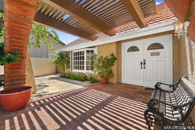 24231 Robledo, Mission Viejo CA: https://media.crmls.org/mediaz/a6834f18-4284-40c0-ab7d-3ca94e5e49b8.jpg