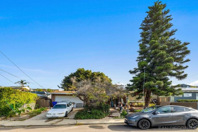 2747 Fairfield St, San Diego CA: https://media.crmls.org/mediaz/a6836ec3-2105-4abc-abfe-adf51b0516eb.jpg