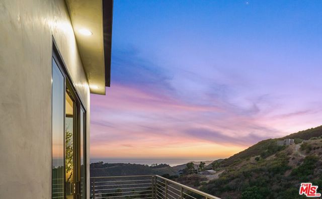 2881 Seabreeze Drive, Malibu, California 90265, 3 Bedrooms Bedrooms, ,2 BathroomsBathrooms,Single Family Residence,For Sale,Seabreeze,24437247