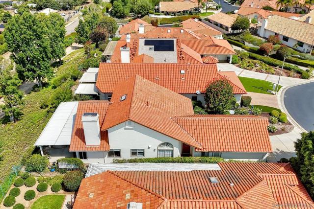 1089 Ridge Heights Dr, Fallbrook CA: https://media.crmls.org/mediaz/a683c626-9405-421e-b0c1-7448a418266b.jpg