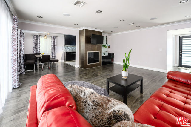6936 Bluebell Avenue photo 4