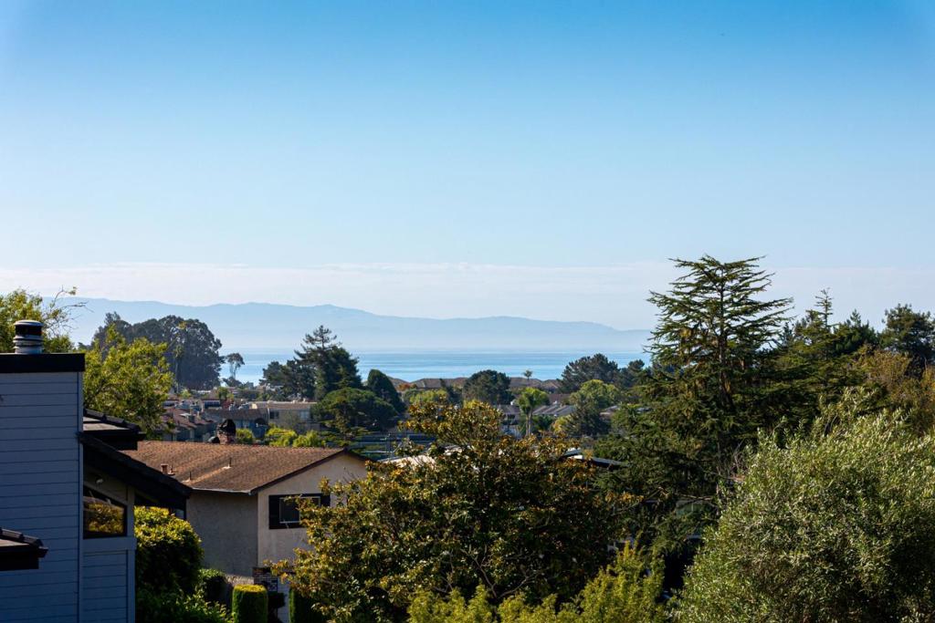 https://media.crmls.org/mediaz/a6841e06-e04c-44d4-89ce-f718f6386016.jpg?preset=X-Large