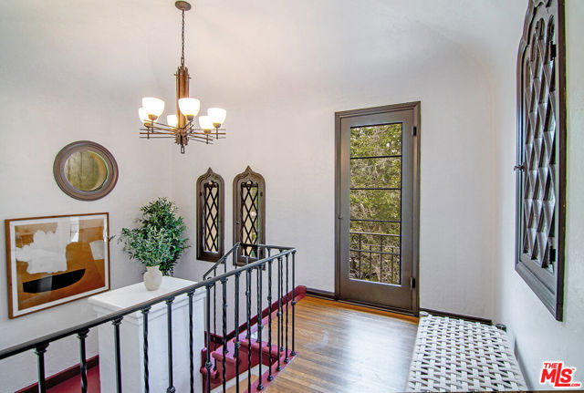 336 N Orange Drive, Los Angeles CA: https://media.crmls.org/mediaz/a684285c-e4c9-4f3f-925b-8b382f7dddbb.jpg