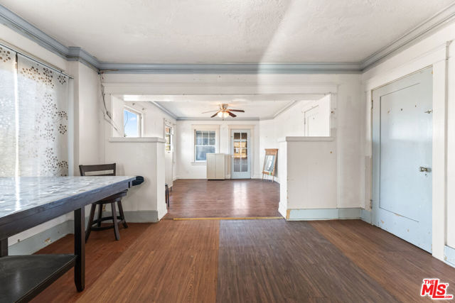 1011 N N Heliotrope Drive, Los Angeles CA: https://media.crmls.org/mediaz/a6846b1b-725e-4b64-99c3-148ad4afa2a6.jpg