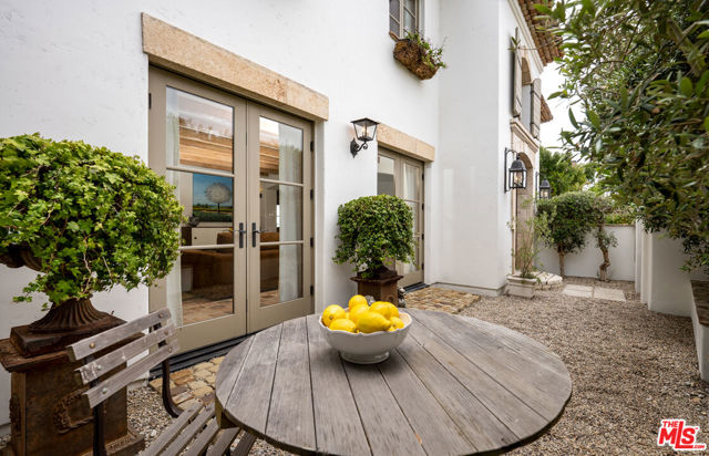 791 Nyes Place, Laguna Beach CA: https://media.crmls.org/mediaz/a684907f-5ffb-4d18-8c7d-98425ad055cf.jpg