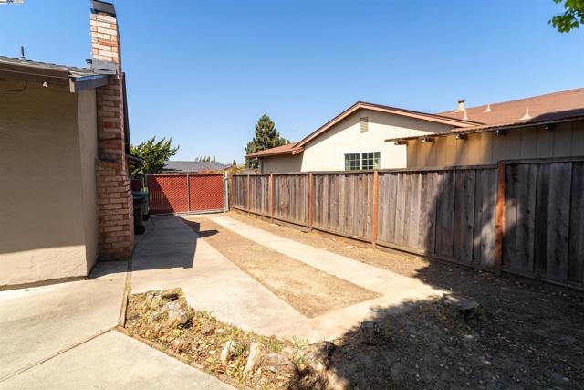 34505 Salinas Pl, Fremont CA: https://media.crmls.org/mediaz/a684be97-fa98-4748-b436-944e8466033b.jpg
