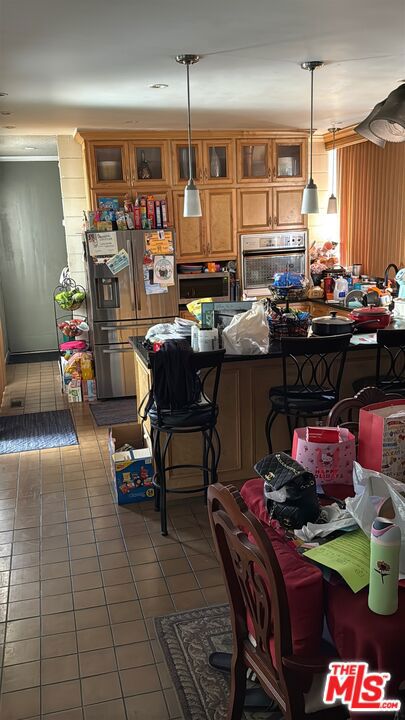 180 E Pepper Drive, Long Beach CA: https://media.crmls.org/mediaz/a6858e25-7771-4af3-8d6a-0ee5bb9ddc69.jpg