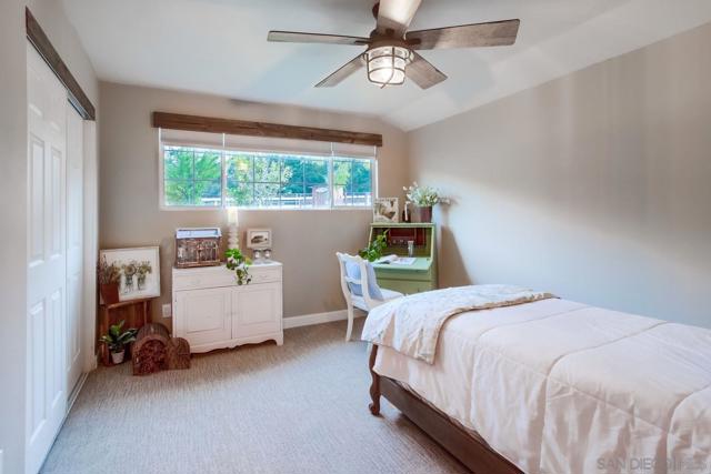 17048 Handlebar Rd, Ramona CA: https://media.crmls.org/mediaz/a685a8a4-b6dd-419a-8525-01799400cfd3.jpg