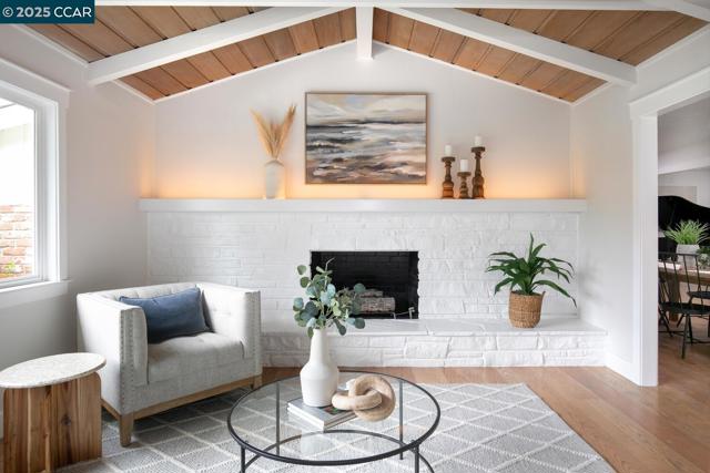 3115 Ebano Dr, Walnut Creek CA: https://media.crmls.org/mediaz/a685fe67-f903-4966-bcfb-e7c753cd3b50.jpg