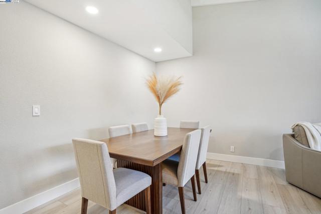 5169 Lillian Ct, Livermore CA: https://media.crmls.org/mediaz/a6868210-f3c2-4451-a588-ca39d1796f73.jpg