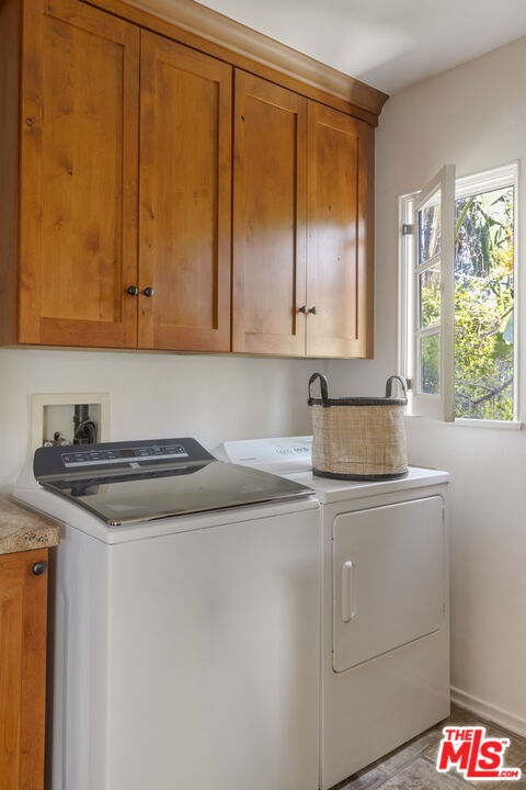 2961 Effie Street, Los Angeles CA: https://media.crmls.org/mediaz/a687038a-cead-4116-b94b-2201d1768442.jpg