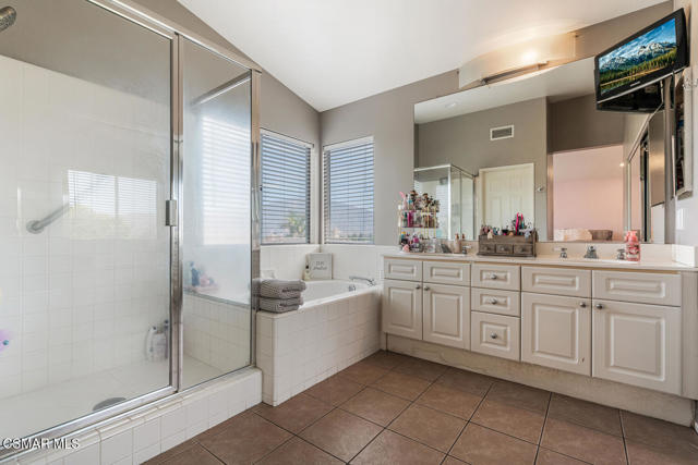 676 Buenos Tiempos Drive, Camarillo CA: https://media.crmls.org/mediaz/a68745d2-4679-48e7-8a9f-d2df9d0b2df4.jpg