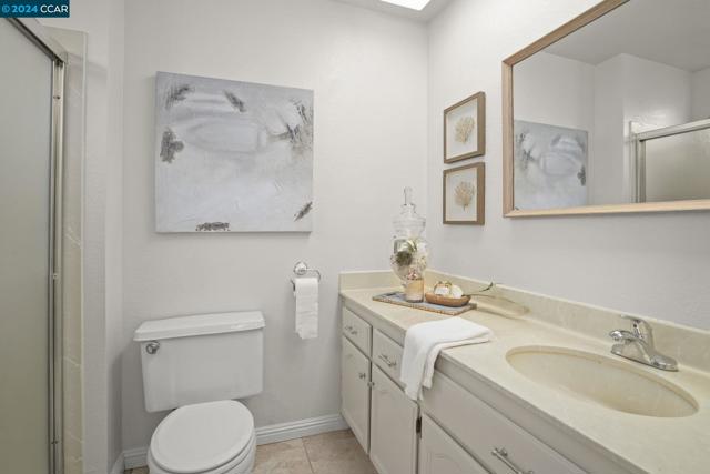 Image 22 of 39 For 822 Rose Dr